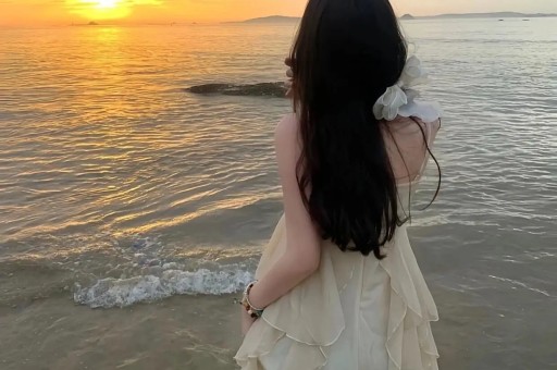 33岁李梦演情妇费劲扮性感还是被41岁朱珠秒成了村妇